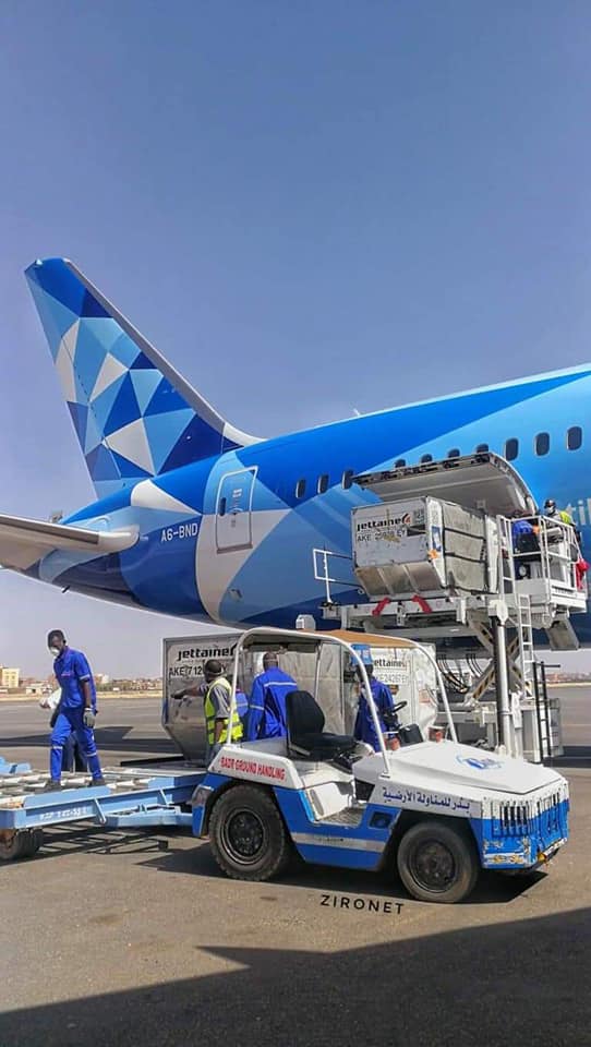 طائرة مانشستر سيتي تهبط في مطار الخرطوم
