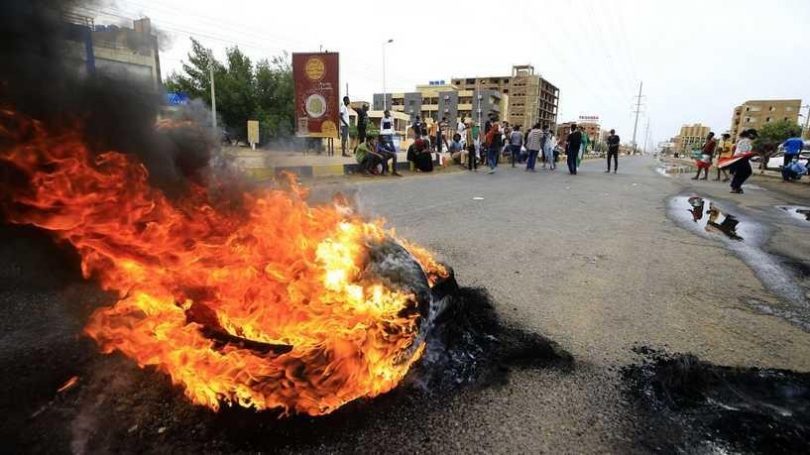 مظاهرات عنيفة في كسلا وحريق بسبب الغلاء الفاحش والخبز