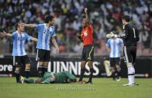 الفيفا يرفض إيقاف حكم لقاء الأرجنتين ونيجيريا لحين الانتهاء من التحقيقات!!!