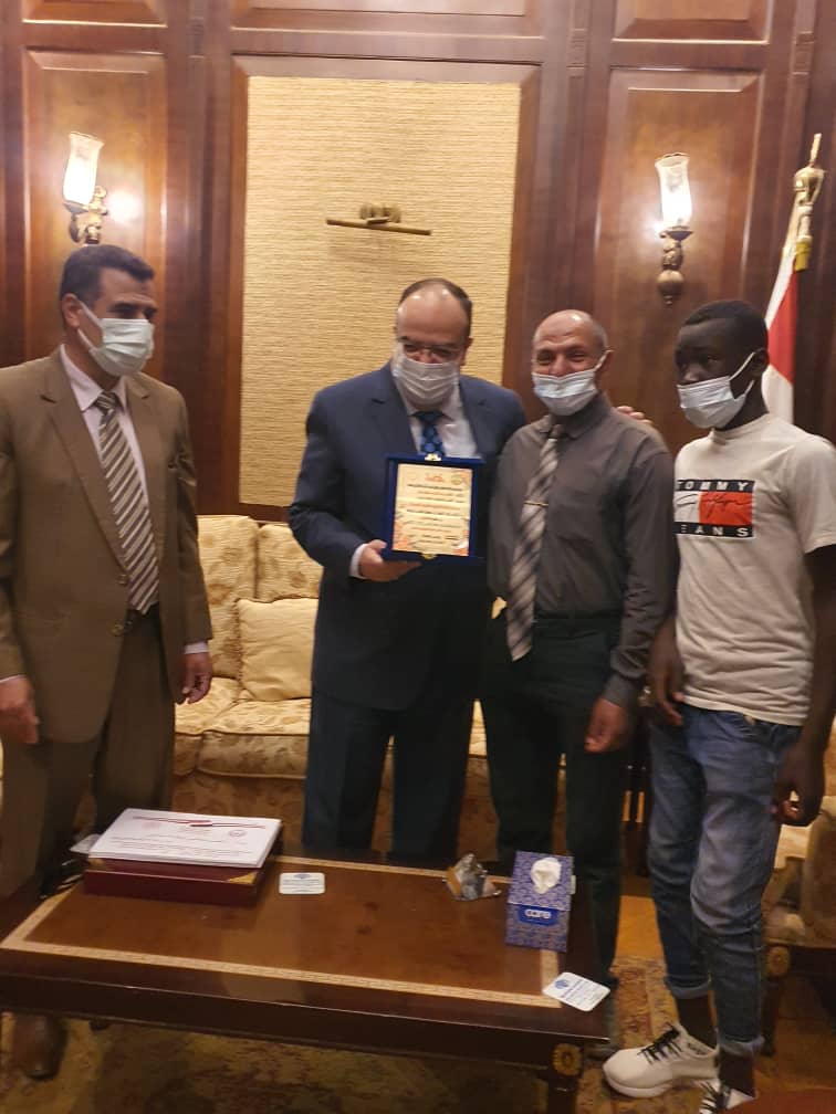 السفير المصري يكرم المتفوقين في مدارس البعثة التعليمية المصرية بالسودان.