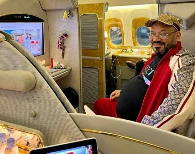 هل تهبط طائرة رئيس نادي المريخ حازم مصطفى في مطار الجنينة؟