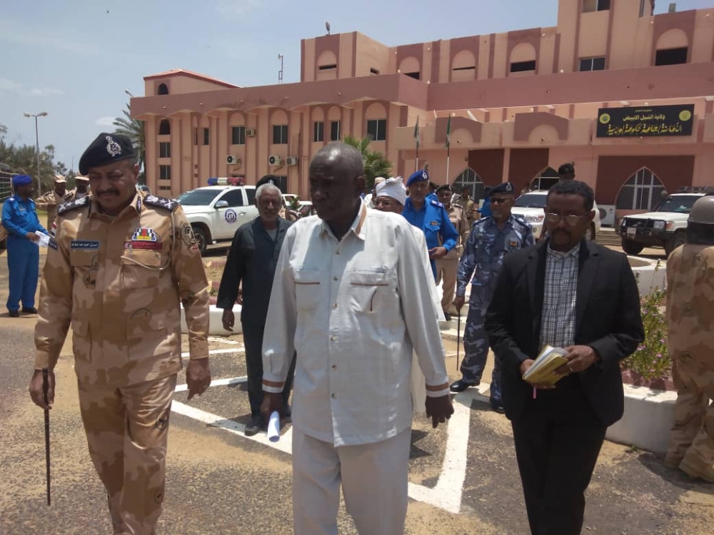 قافلة دعم المتاثرين  بالأمطار والسيول المقدمة من رئاسة الشرطة السودانية تصل ولاية النيل الابيض