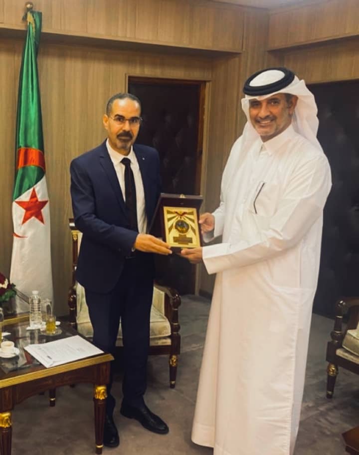 الكواري يسلم وزير الشباب و الرياضة الجزائري دعوة لحضور مونديال قطر
