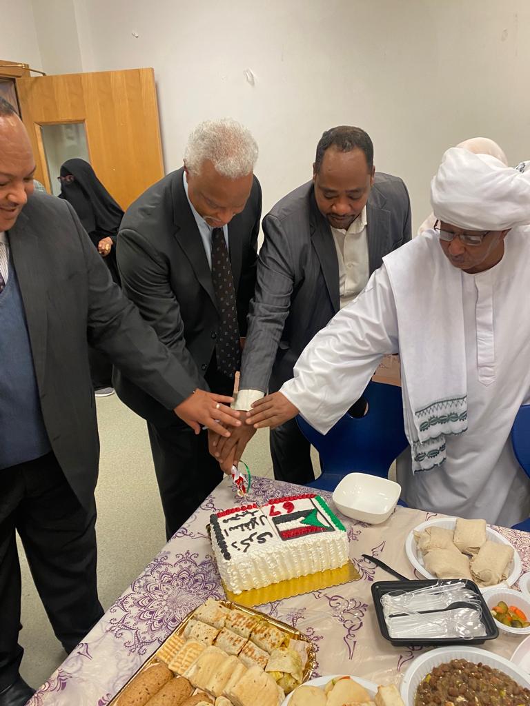 بحضور وتشريف السفير احمد سوار الذهب .. احتفال " الاستقلال " بالمدرسة السودانية