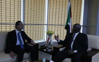 السفير المصري  بالخرطوم هاني صلاح  يلتقي وزير الإتصالات السوداني