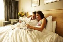 هل يجوز للزوج أن يهجر زوجته طوال السنة ينام في غرفة وهي تنام في غرفة!!!