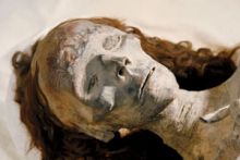 مات بالملاريا وليس شاذا ... الحمض النووي يكشف أسرار عائلة الفرعون الذهبي بالقاهرة