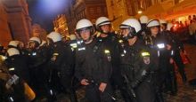 الشرطة البولندية تضرب الهوليجانز بيد من حديد!!!