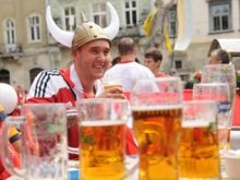 جماهير "يورو 2012" تفضل البيرة والفودكا على زيارة الأماكن السياحية!!!