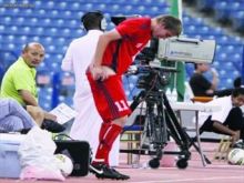 لاعب قيرغستاني يتعرى في ستاد "الملك فهد" السعودي!!!