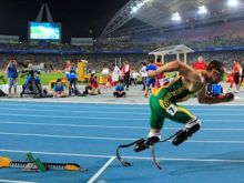 بيستوريوس.. أول عداء مبتور الساقين يشارك في الاولمبياد!!!