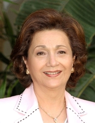 سوزان مبارك تطلب قرضاً لتحسين وضعها المادى