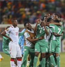 لاعبو المنتخب النيجيري يضربون ويرفضون السفر الي البرازيل