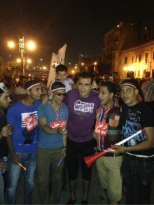بالصور ..الحضري يشارك المتظاهرين بميدان التحرير