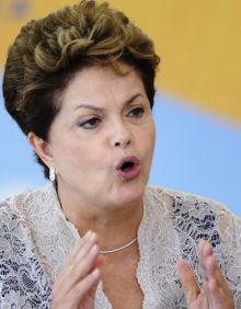 رئيسة البرازيل ديلما روسيف  حزينة لوفاة نجم المنتخب 