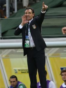 رئيس الاتحاد الإيطالي ينفي رحل مدرب المنتخب برانديلي 