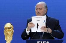 سيب بلاتر : السياسة تتحكم في الرياضة والمصالح اجبرت الكثيرين للتصويت لمصلحة قطر لاستضافة كاس العالم 2022