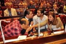 قبلة أحمد بدير لليلى علوي تثير الجدل