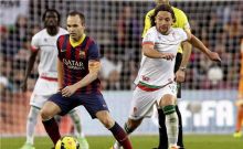 صحيفة "آس" الإسبانية: برشلونة يقترب من تجديد تعاقده مع إنييستا