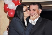 قبلات غادة عبد الرازق تهدّد مصير زوجها السياسي