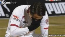 مشهد مؤثر لبكاء لاعب تركي بعد كسر ساق منافسه بصراع على الكرة