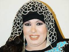 فيفي عبده تثير المصريين بلقب "الأم المثالية"