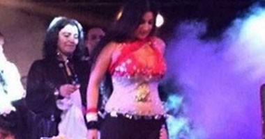الراقصة الارمنية صافيناز تفجر ازمة في مصر