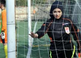أول حكمة كرة قدم ترتدي الحجاب في تركيا