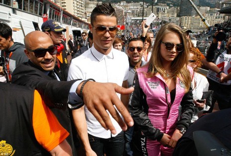 رونالدو يظهر مع حسناء في موناكو
