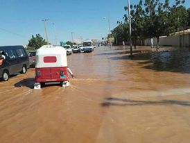 انفجار الخط الرئيسي للمياه بامدرمان يغرق جامعة الخرطوم وشارع الثورة