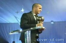 مجيد بوقرة يفوز بجائزة الكرة الذهبية في الجزائر