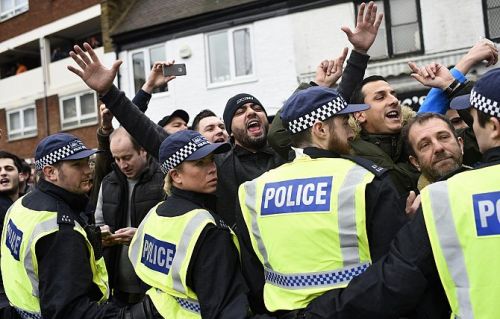 الشرطة تفض اشتباكات دموية قبل ديربي شمال لندن