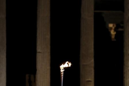 البرازيل تتسلم شعلة أولمبياد 2016 من اليونان