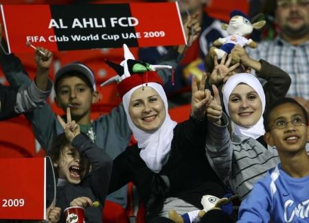 الأهلي يحرز لقب الدوري الإماراتي بعد خسارة العين