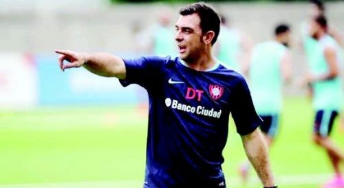 المدرب الأرجنتيني بابلو غويدي يقترب من التعاقد مع النصر 