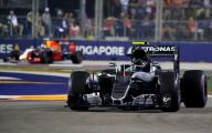 روزبرج يفوز في سنغافورة ويستعيد صدارة فورمولا 1