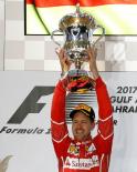 فيتل يفوز بسباق البحرين وينفرد بصدارة بطولة العالم لفورمولا 1