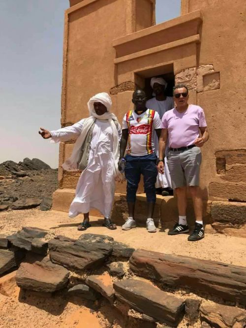 غارزيتو يزور أهرامات البجراوية ويشيد بالحضارة السودانية