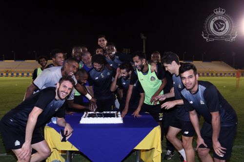 نادي النصر السعودي يحتفل بحسام غالي عقب تأهل الفراعنة لمونديال روسيا