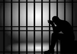 السجن المؤبد لشابين بتهمة حيازة مخدرات
