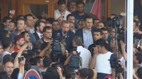 أردوغان ..لاعب الكرة الذي تدرج بالسياسة وسُجن بسبب قصيدة