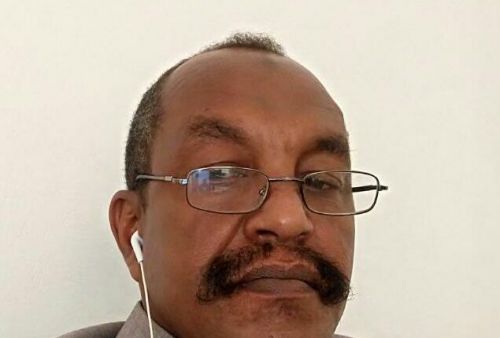 رئيس افريقيا الوسطي يعتذر للسفير السوداني لمقتل حارسه