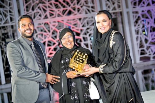 المعلق سوار الذهب يفوز بجائزة خيرية بدولة قطر