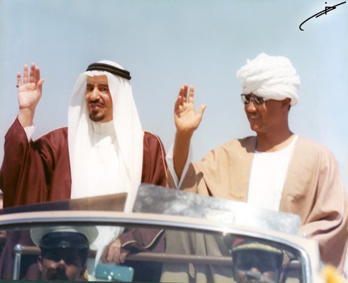 صورة نادرة تجمع الرئيس الأسبق نميري بالملك خالد.. ما مناسبتها؟