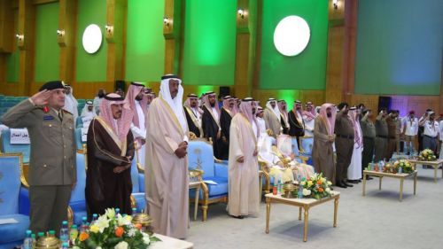 السعودية .. التحقيق مع قاضيين لم يقفا للسلام الملكي السعودي