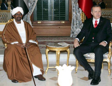 صحيفة عربية : مصر عرضت علي السودان التخلي عن المحور القطري التركي مقابل حوافز 