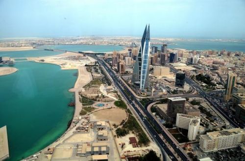 البحرين توقف منح التأشيرات للقطريين