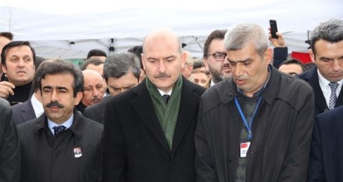 وزير الداخلية التركي يصل الخرطوم ويزور مقبرة للعثمانيين