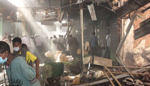 وزارة الداخلية توضح ملابسات حريق سوق ام درمان وعدد المحال المتضررة