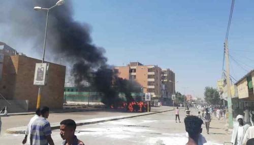 احتجاجات بالقضارف وأنباء عن حرق منشآت،رويترز:الشرطة تطلق الغاز المسيل للدموع بالخرطوم